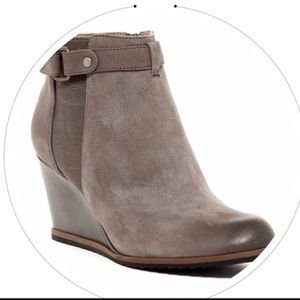 Susina ankle wedge bootie 7.5